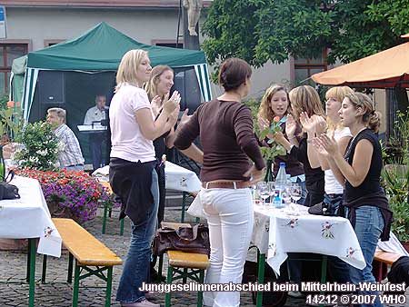 Junggesellinnenabschied beim Rotweinfest Oberwesel am Rhein.