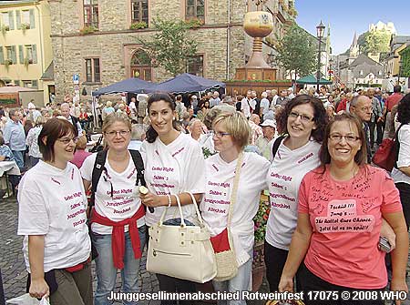 Junggesellinnenabschied beim Rotweinfest am Rhein.