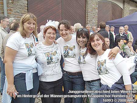 Junggesellinnenabschied beim Weinfest in Oberwesel am Rhein.